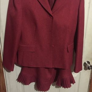 Jones Wear 2-piece Suit in EUC!